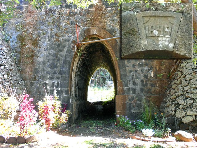 Le pont de 1899 sur une modeste ravine
