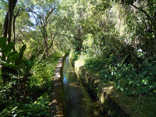 La canal Langevin dans la descente vers l'usine