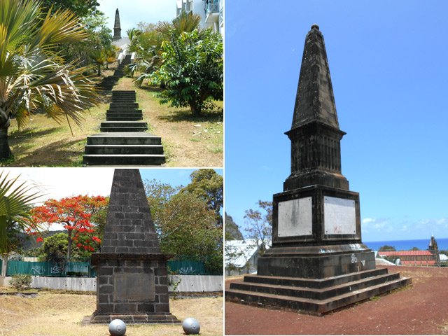 Une centaine de marches mènent aux deux mausolées, l'un français, l'autre anglais