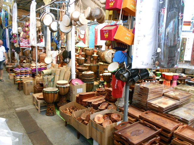 Détour par le Grand Marché, au début de la Rue du Maréchal Leclerc