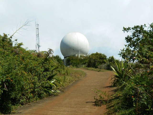 La boule blanche de la station météo qui sert de repère à des km à la ronde