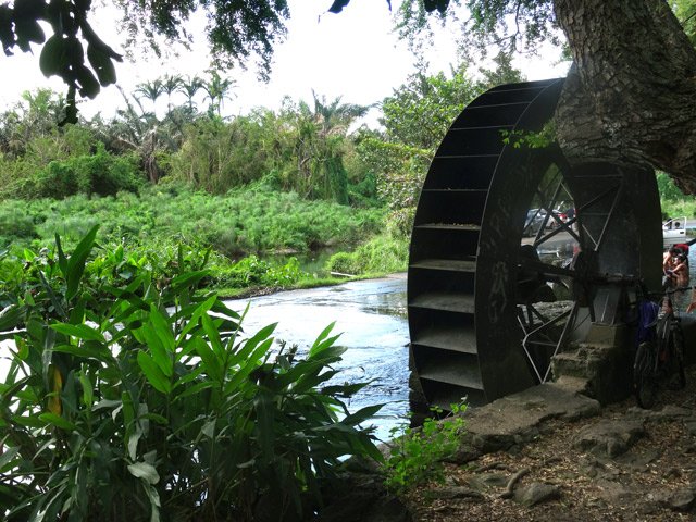 Contourner la roue à aube pour éviter de mouiller les pieds