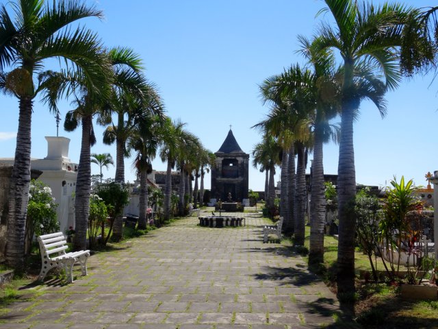 On se balade aisément dans le cimetière