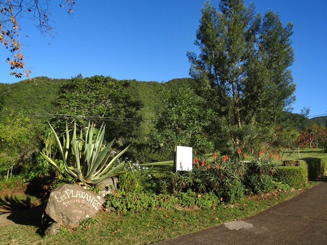 L'entrée officielle, au centre du dispositif