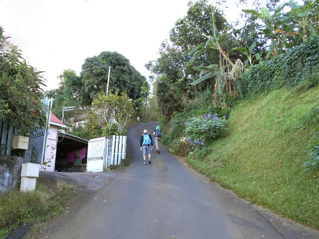 Route de campagne parfois en très forte pente