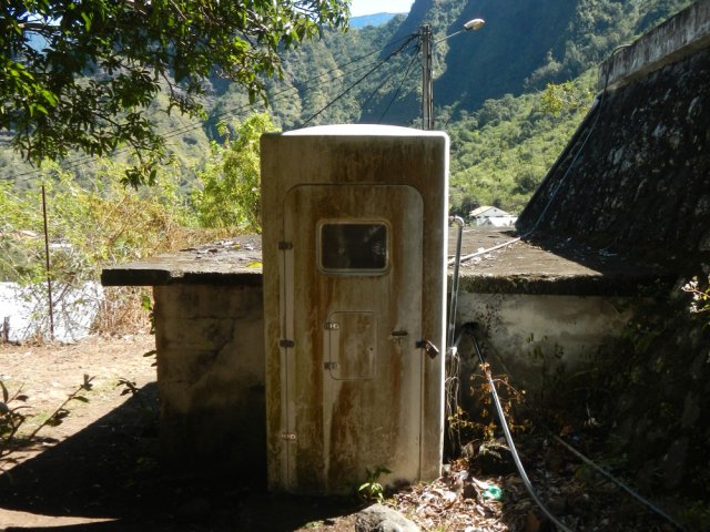 Le sentier des Calumets débute un peu plus haut que la réserve d'eau