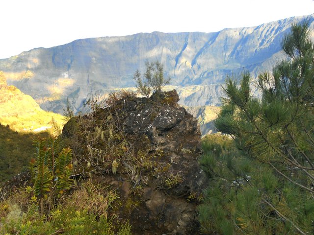 Attention, les rochers sont extrêmement friables