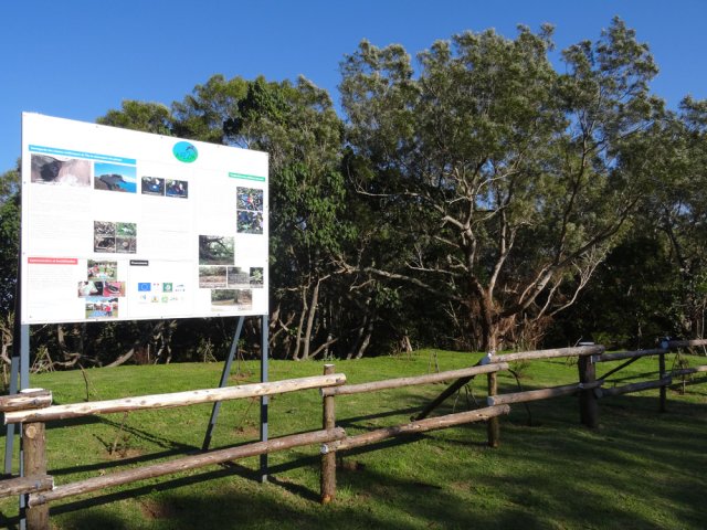 Larges panneaux explicatifs