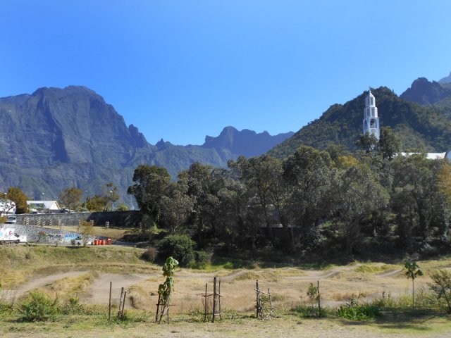 Petite visite circulaire du trou Pilon qui abrite un circuit BMX