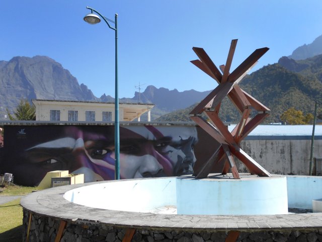 La magnifique fresque de la Place de Chamonix, près de la fontaine