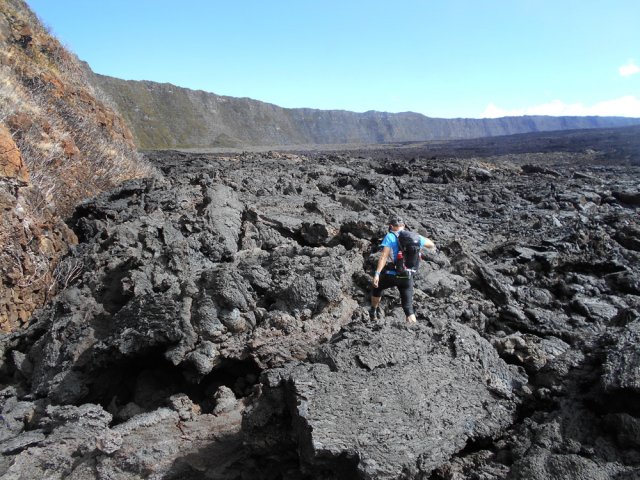 En marchant sur la lave, on se rend compte que la descente était agréable
