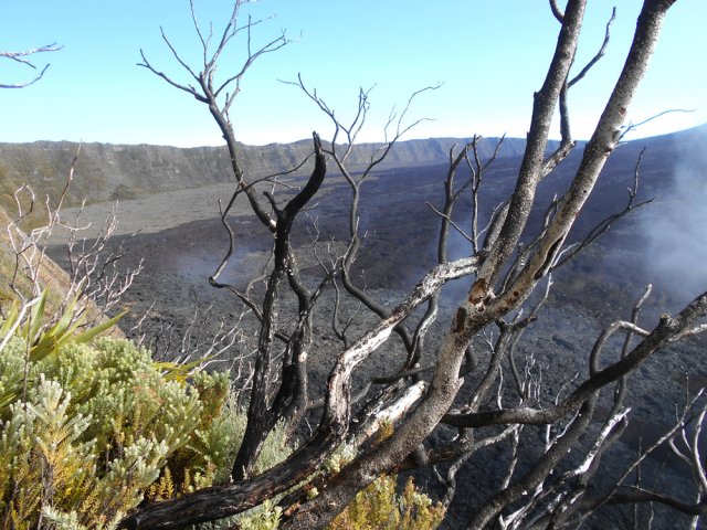 Les 1500 mètres de lave encore chaude qu'il faudra bientôt traverser