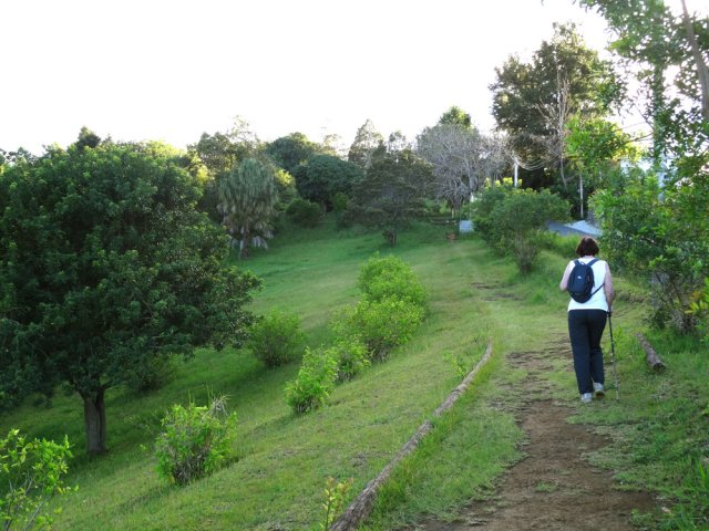 La montée vers le château d'eau en suivant la route des Hauts de Mont Vert