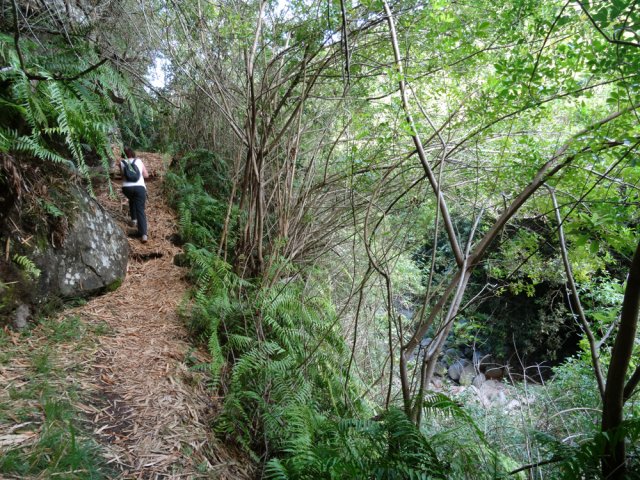 On domine la ravine de quelques mètres