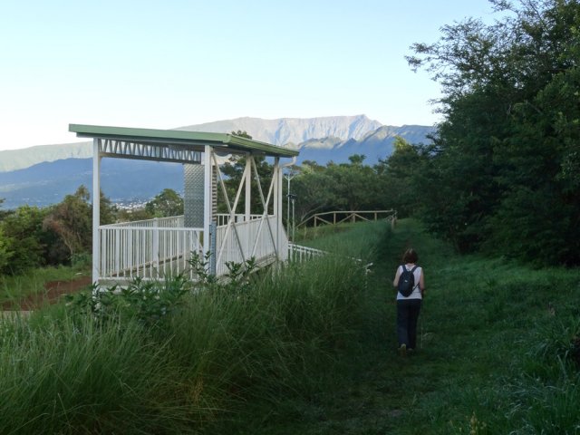 Le sentier contourne les pistes d'entraînement BMX