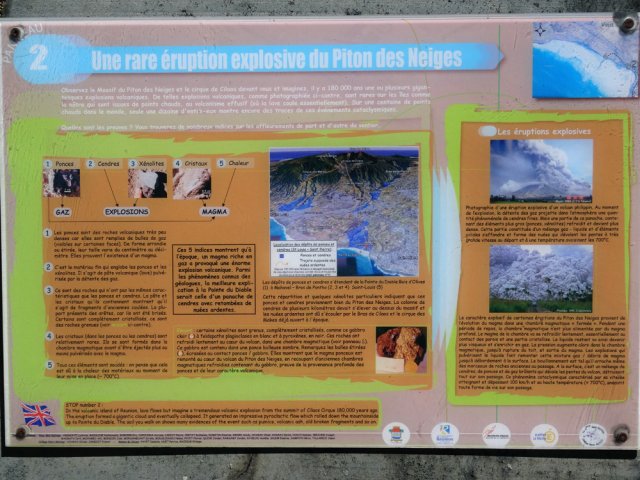 Pour les curieux, plusieurs panneaux pédagogiques bordent le sentier