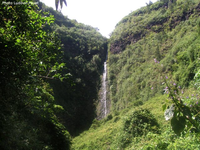 Encore 100 mètres avant la chute d'eau, souvent à sec