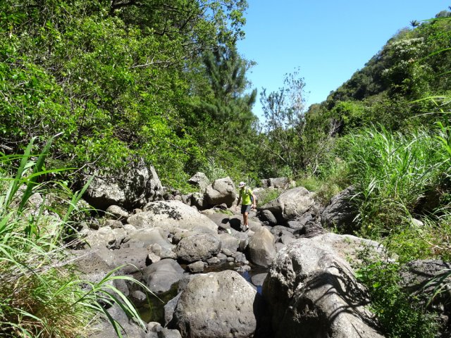 Les roches sont de plus en plus grosses au fur et à mesure de la montée