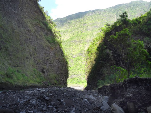 Marcher au moins jusqu'à l'étroit défilé avant de faire demi-tour