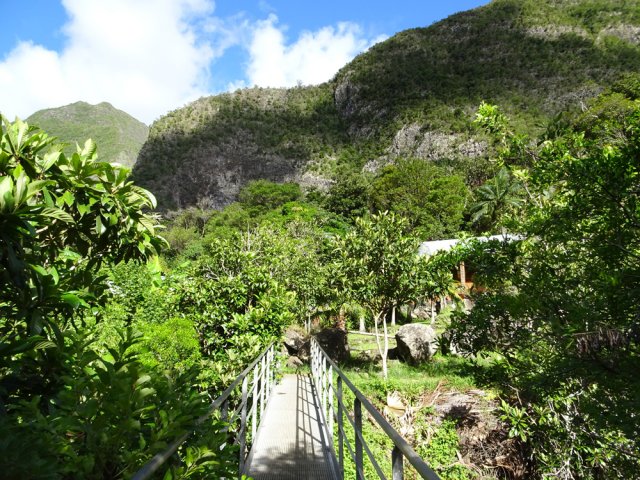 La passerelle enjambant le Bras Sec signe la fin des difficultés