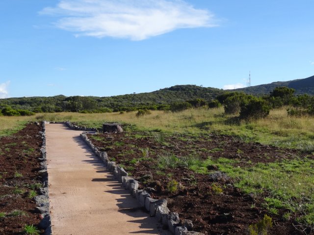 On voit très bien d'ici les antennes du Piton Textor