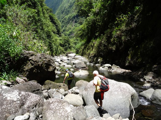 Nouveau cheminement en rive gauche vers le prochain canyon