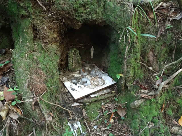 Arrivée à l'oratoire, délaissé en raison de la difficulté d'accès