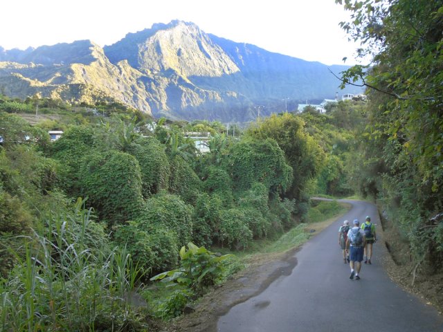 Agréable balade sur le Chemin du Bras des Etangs au lever du soleil