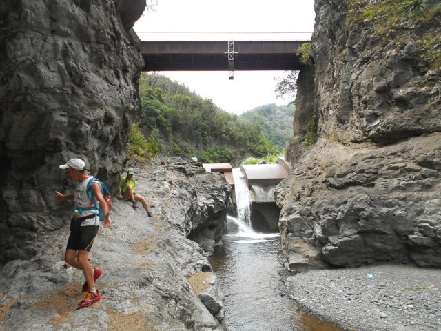 Par temps pluvieux, préférer l'escalier qui débute au pont du Pavillon
