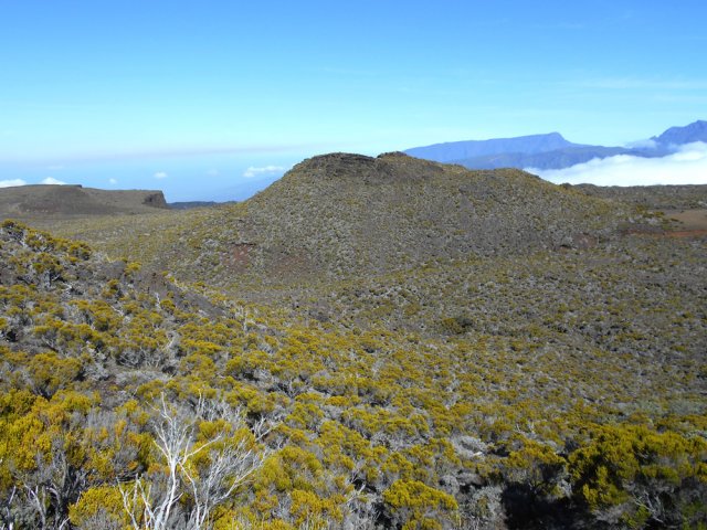 Direction le deuxième piton (2399) vers la pente la plus aisée