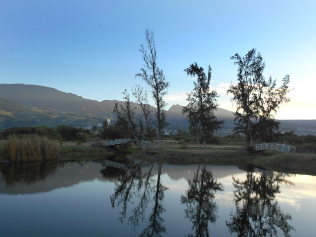 Le soleil illumine le Dimitile mais pas encore l'étang du Gol