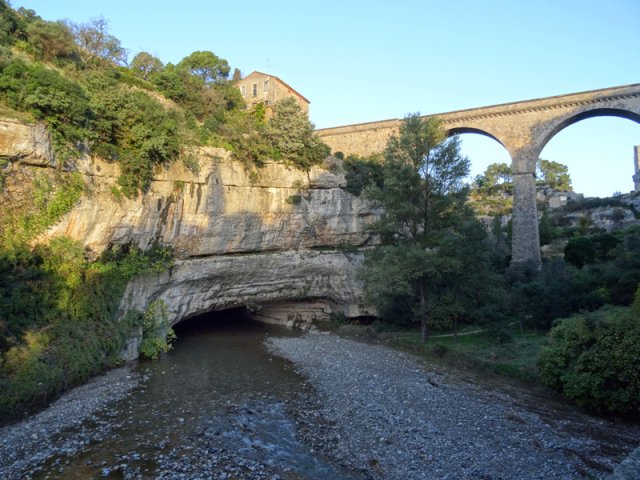 Lieu de baignade et d'exploration du tunnel quand l'eau est assez basse