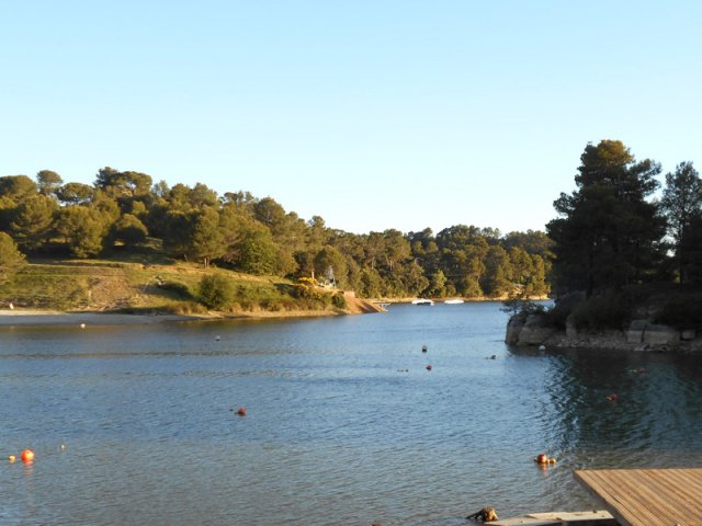 Le Lac de la Cavayère au lever du soleil
