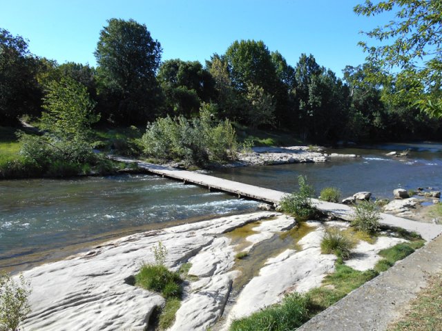 Passerelle pour traverser l'Aude si on ne prend pas le Pont Vieux
