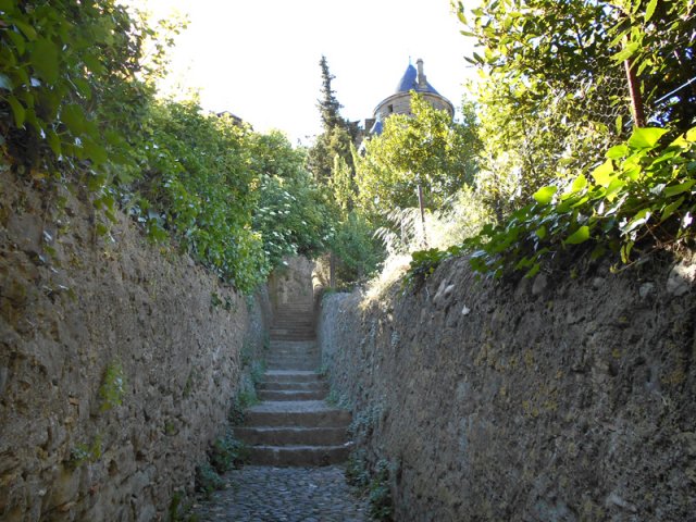 Privilégier une entrée dans la cité par cet escalier typique