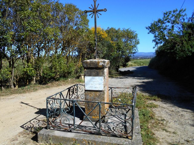 Ici était érigée la Chapelle Sainte-Croix du XIII siècle