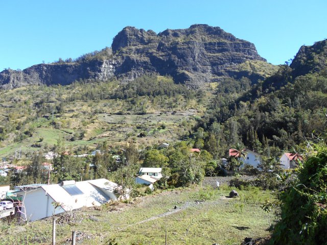 Panoramas sur le Gros Morne de Gueule Rouge et le Piton Morel depuis le Ch. des Gaulettes