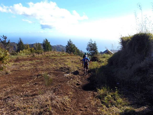 Le début du sentier de la Colline a souffert de la construction de quelques maisons