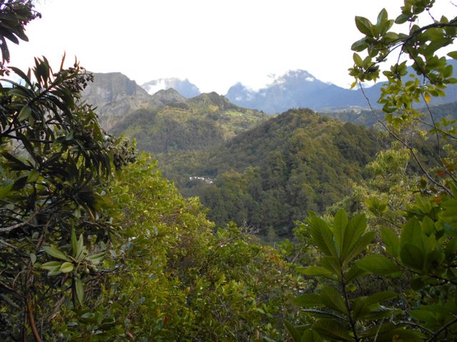Quelques vues sur le cirque lorsque la végétation est moins dense