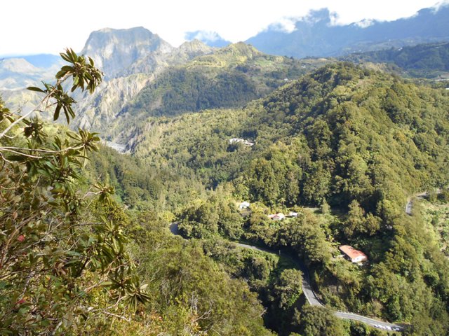 La route vers Hell Bourg et le Piton d'Anchaing