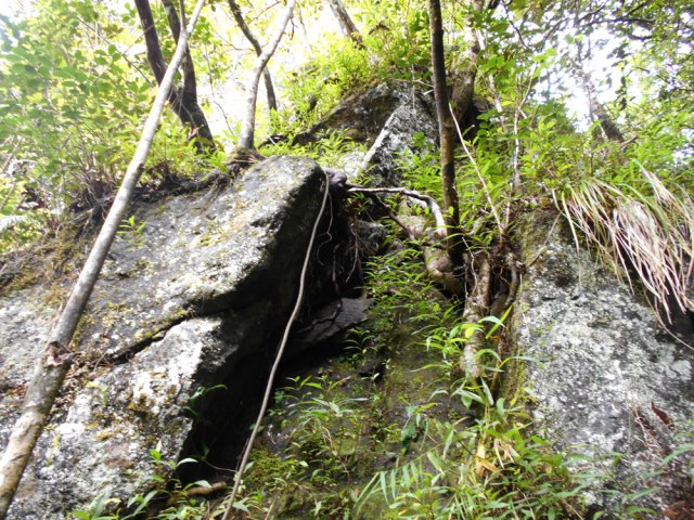 Les canyonistes poursuivent avec cette corde