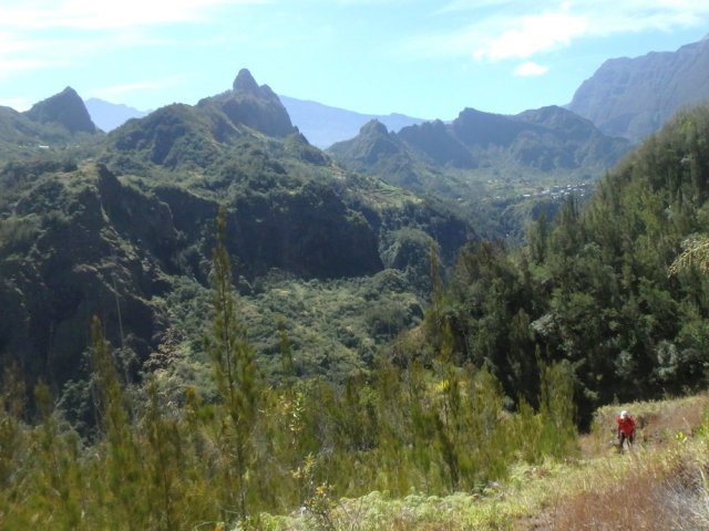 Panoramas nombreux sur Palmiste Rouge et le Piton Papangue