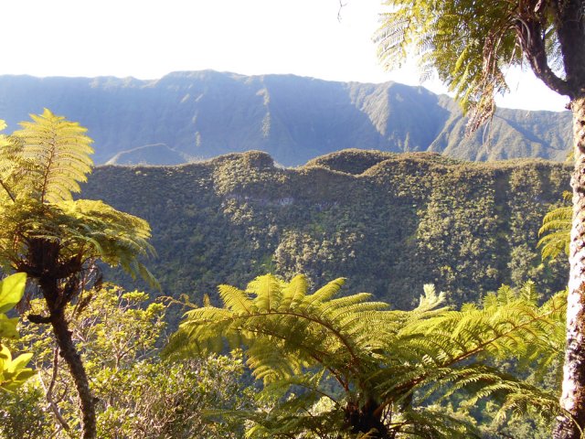 Le cassé de Takamaka entre les deux crêtes