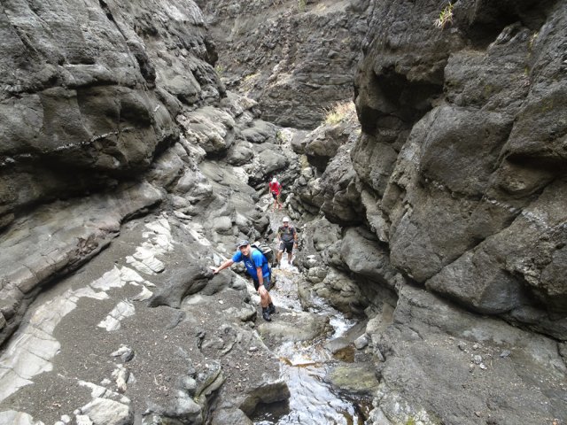 La remontée de la belle vallée étroite de la Ravine du Taïbit