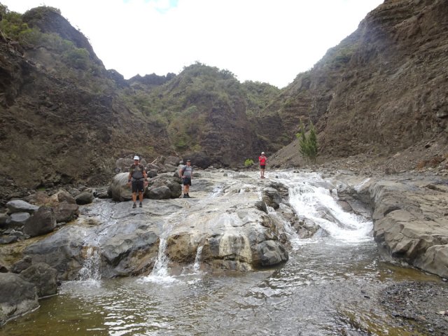 Bassins et toboggans lors de la descente de la rivière