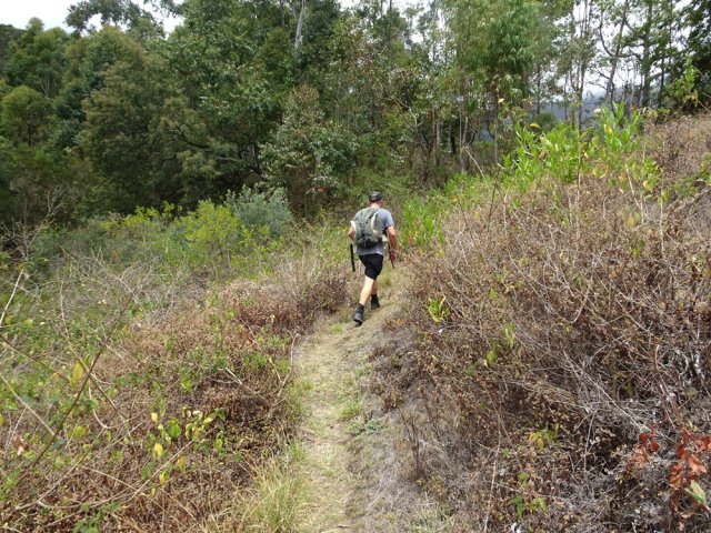 Le sentier, très fréquenté, est facile à suivre