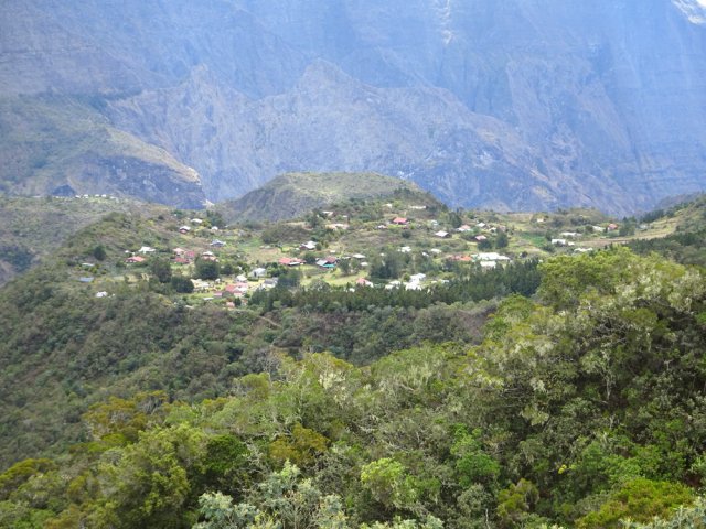 Points de vue vers la Nouvelle durant la montée du sentier Alidor