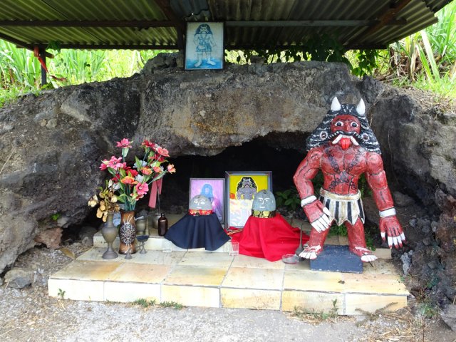 La chapelle est modeste mais entretenue