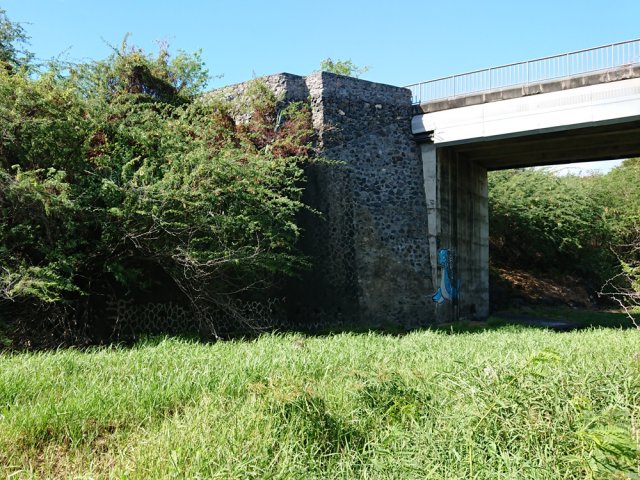 Vestige de la culée de rive droite de la Ravine à Marquet