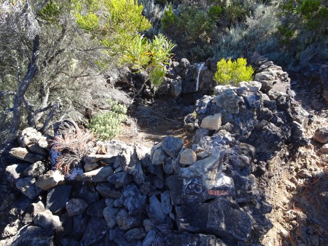 Restant d'ajoupa ou simulacre de tombe ? Seuls les historiens pourraient le dire